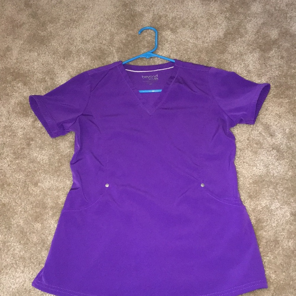 Beyond Scrubs XS purple scrub top